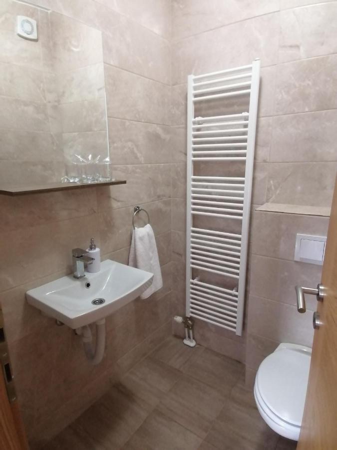Farma & Apartmani Opg Sasa Delic Korenica Exterior foto