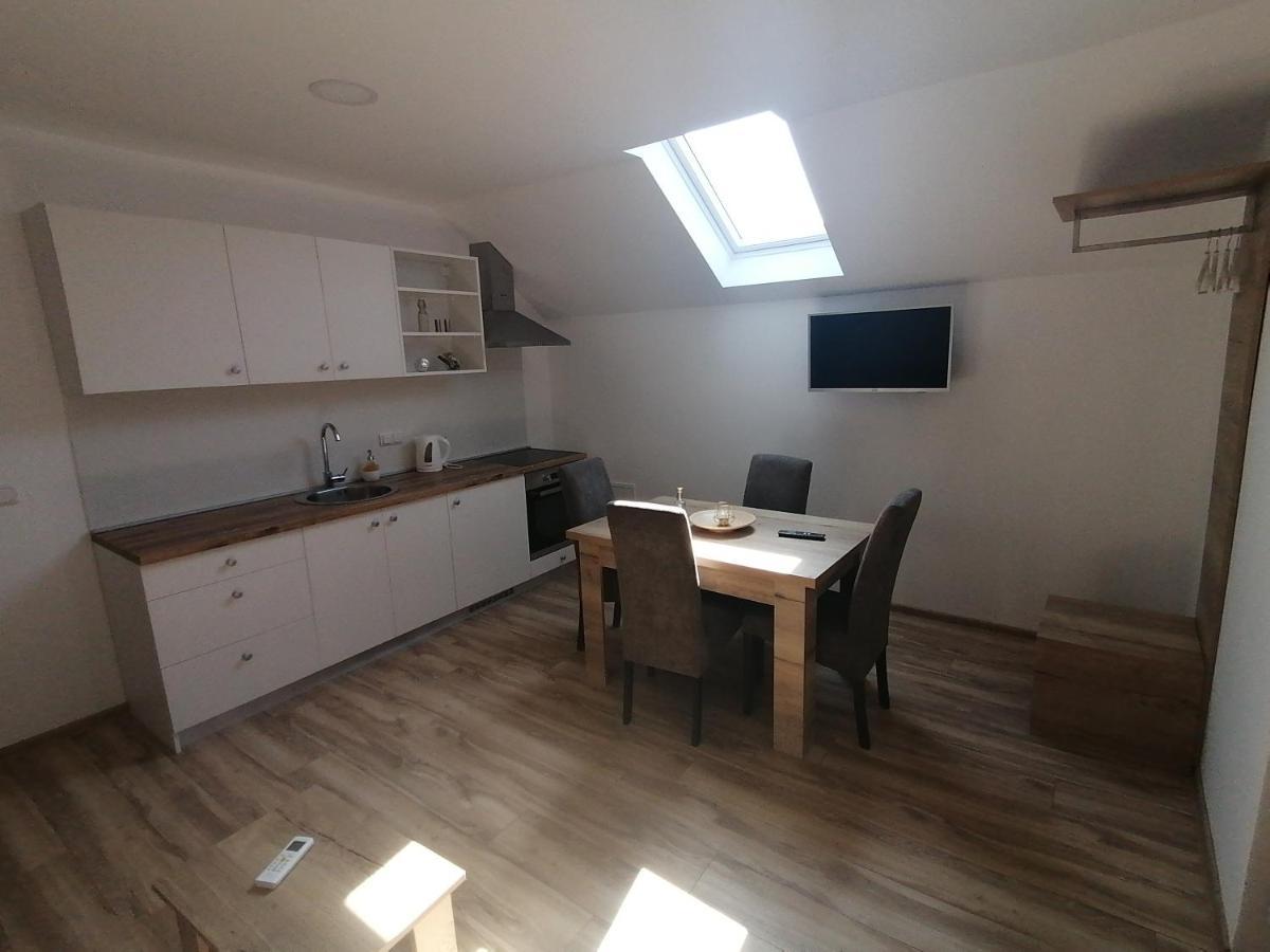 Farma & Apartmani Opg Sasa Delic Korenica Exterior foto