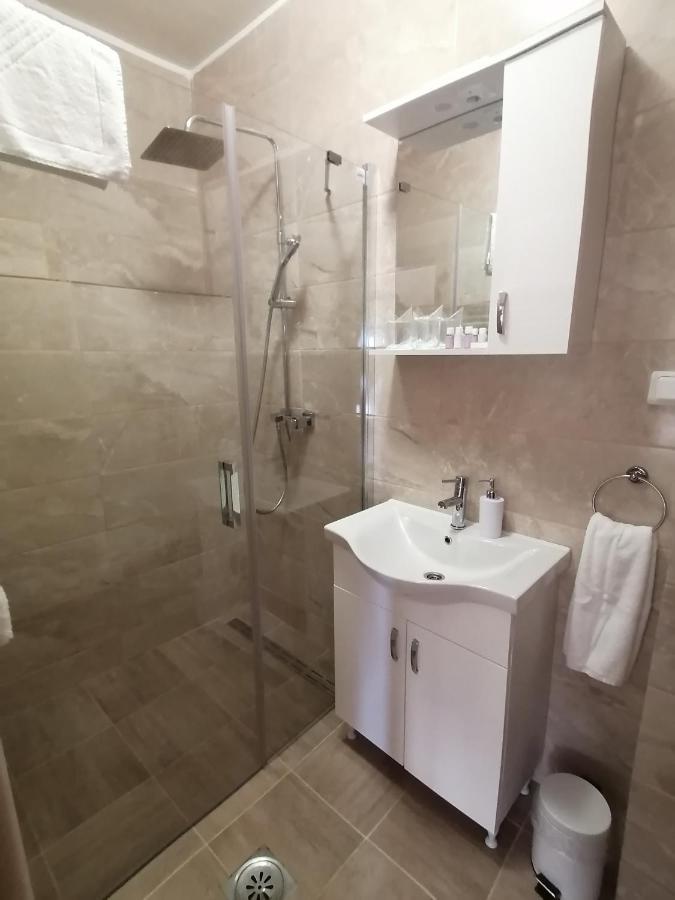 Farma & Apartmani Opg Sasa Delic Korenica Exterior foto